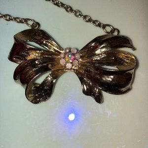 Vintage gold Avon necklace
